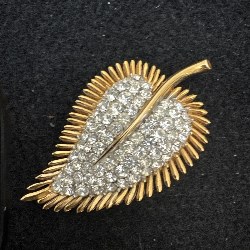 Crown Trifari Vintage 1960's Pave Leaf Brooch Gold Tone EUC